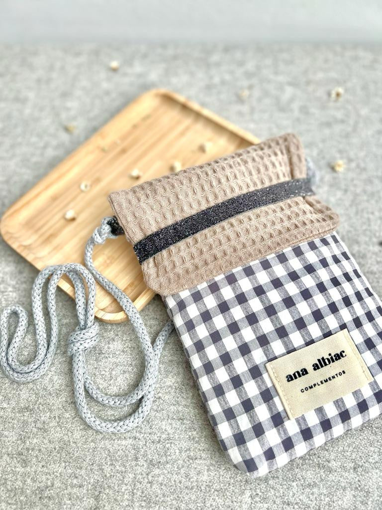 Bolsito móvil vichy gris