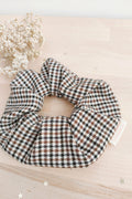 Scrunchie cuadros marrón y negro