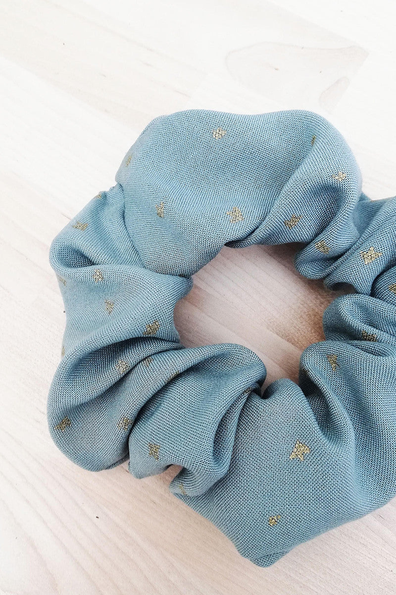scrunchie verde y dorado